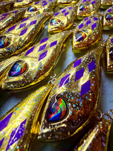 Load image into Gallery viewer, Royal Crown Five of Diamonds Mugshot 60
